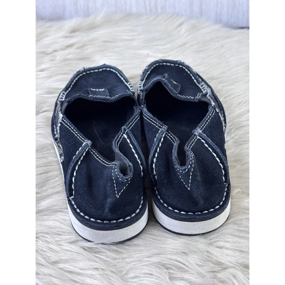 Ariat add unique